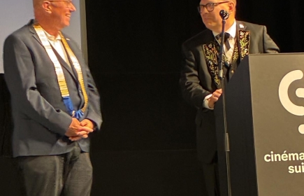 Jouni Heinonen, District Governor, warmly greets Philippe Rebord, President of RC Lausanne. © Photo: Pirkko-Liisa Lintilä