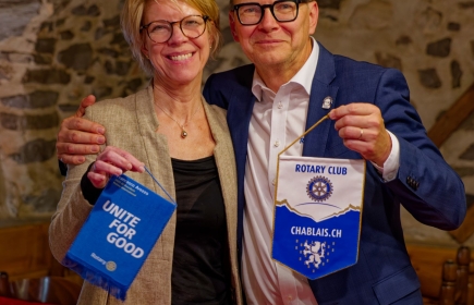 Sandrine Moesching-Hubert, Présidente RC Chablais.ch avec DG 2025-26 Jouni K. Heinonen. Photo : Jacques Gamboni